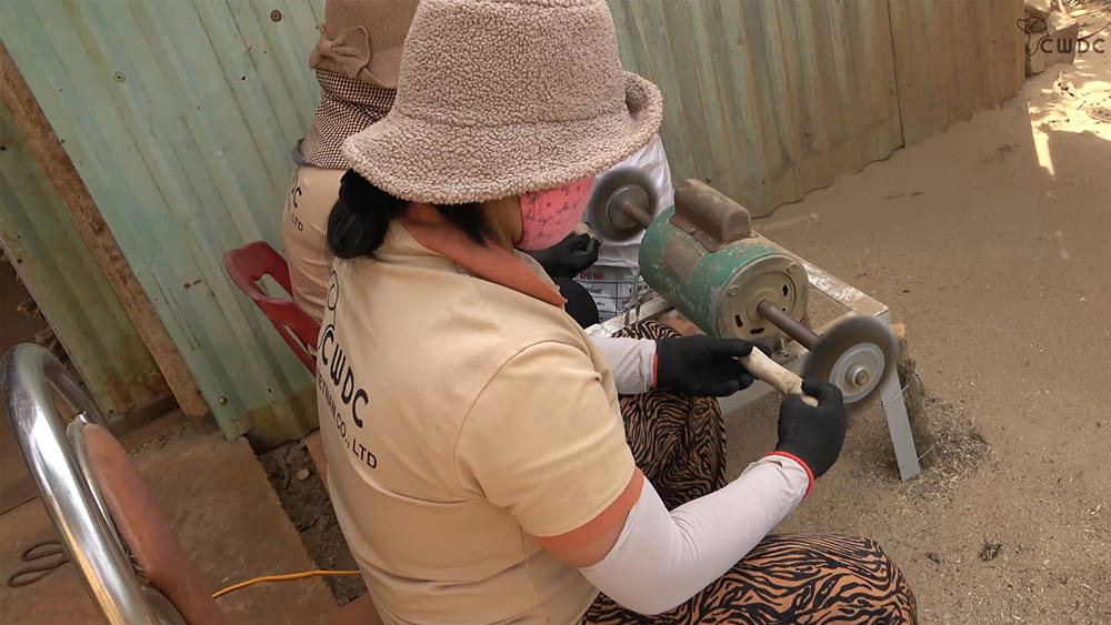 커피 나무 개 장난감 - 생산 공정은 전적으로 수제입니다